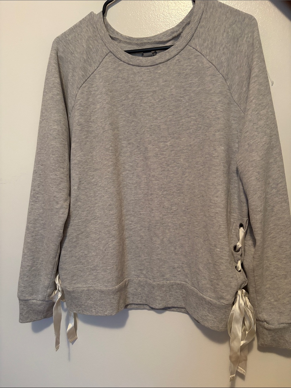AERIE size L - Women's Gray Sweatshirt with Side Ribbon Detail